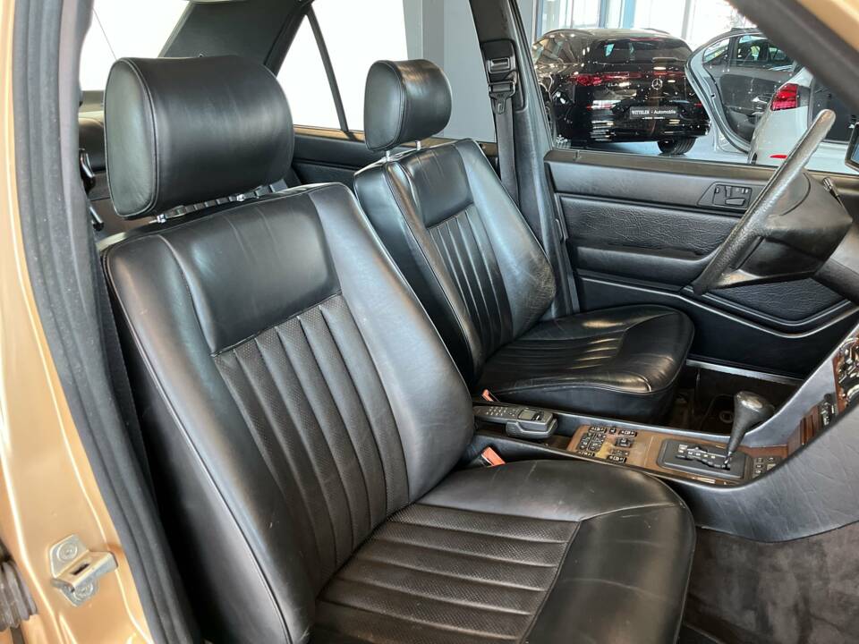 Bild 15/22 von Mercedes-Benz 300 E 4-Matic (1988)
