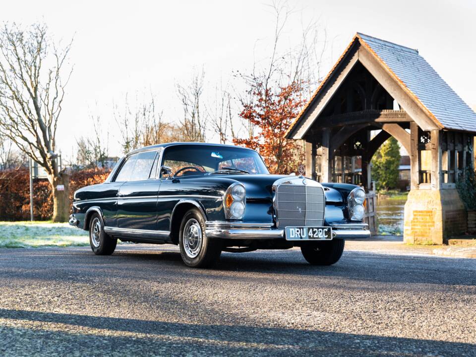 Afbeelding 10/45 van Mercedes-Benz 300 SE (1965)