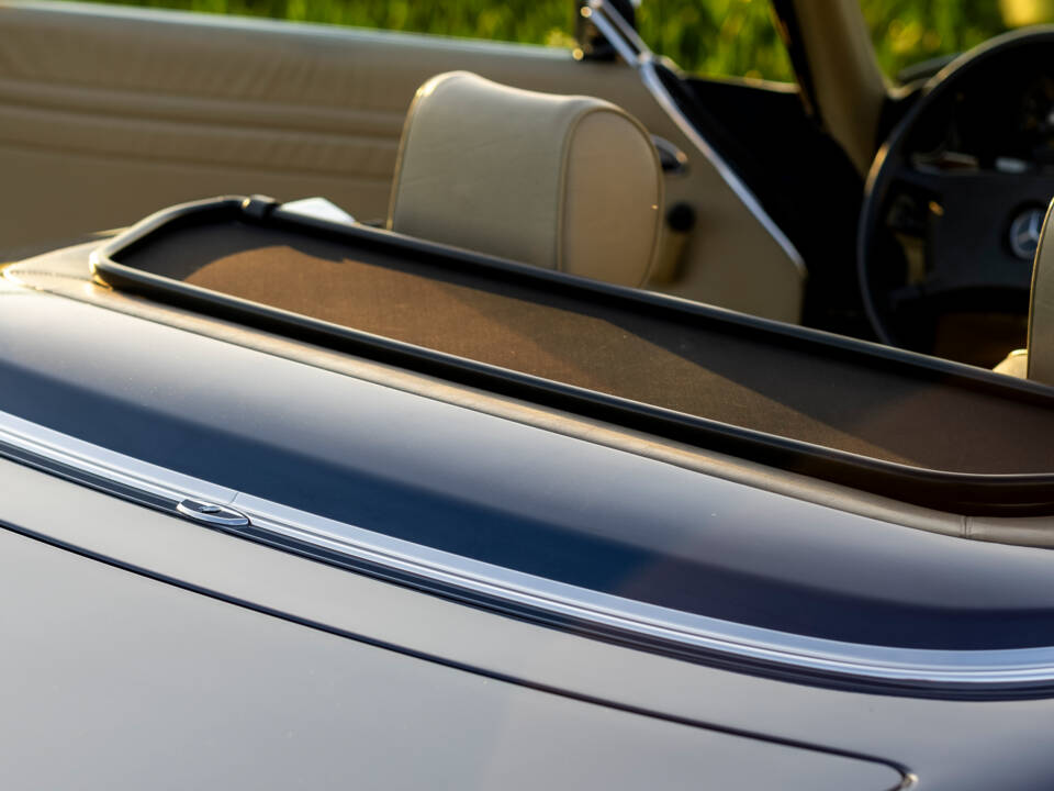 Immagine 14/42 di Mercedes-Benz 300 SL (1986)