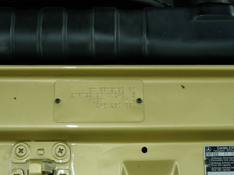 Image 41/50 de Mercedes-Benz 280 SLC (1977)