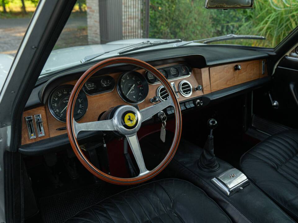 Bild 35/50 von Ferrari 330 GT 2+2 (1964)
