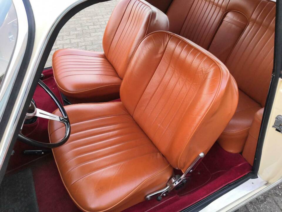 Image 4/29 of Alfa Romeo 2600 Sprint (1966)