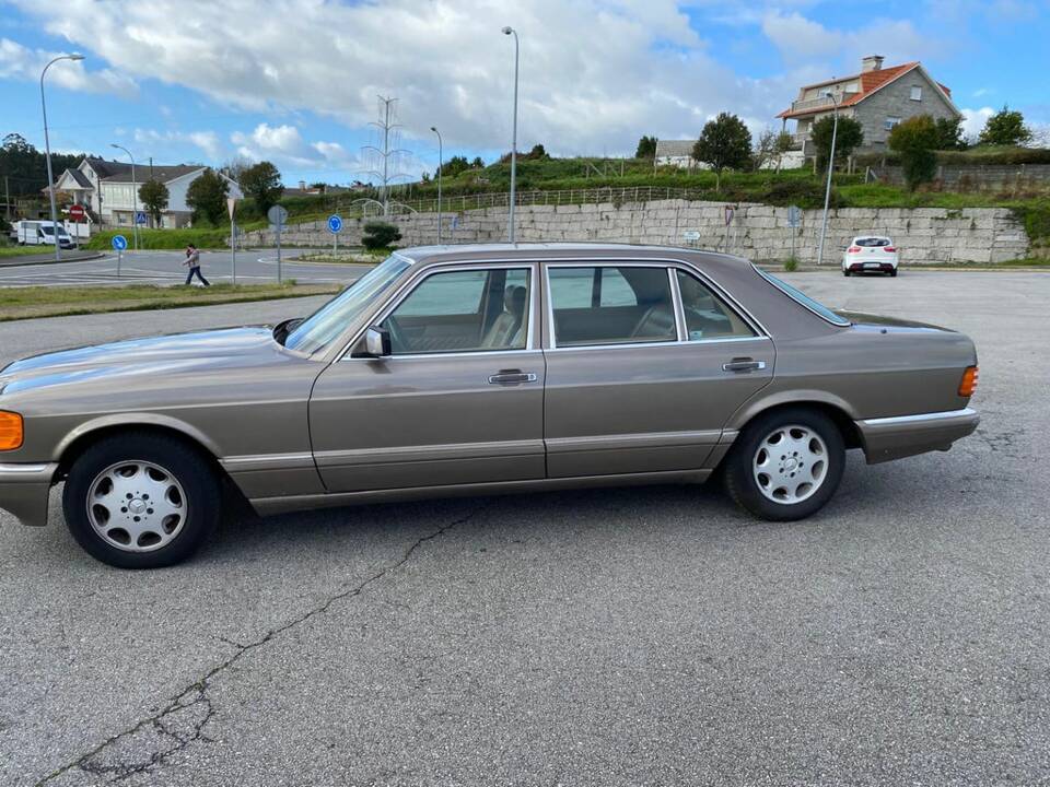 Image 3/5 of Mercedes-Benz 300 SEL (1989)
