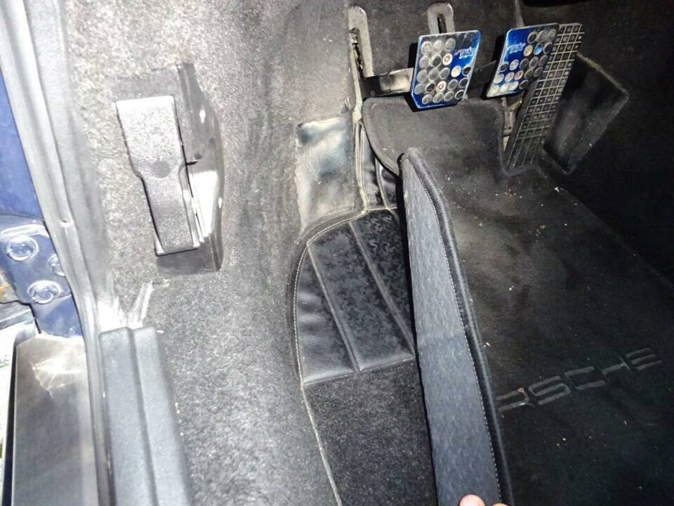 Bild 26/42 von Porsche 911 Carrera 4 (WTL) (1991)