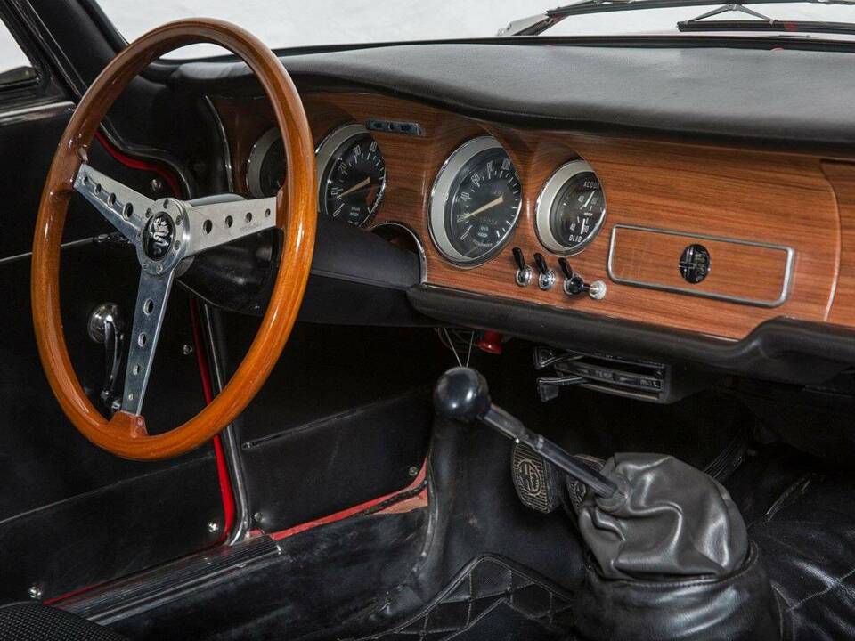 Immagine 25/31 di Alfa Romeo Giulia GTA 1300 Junior (1968)