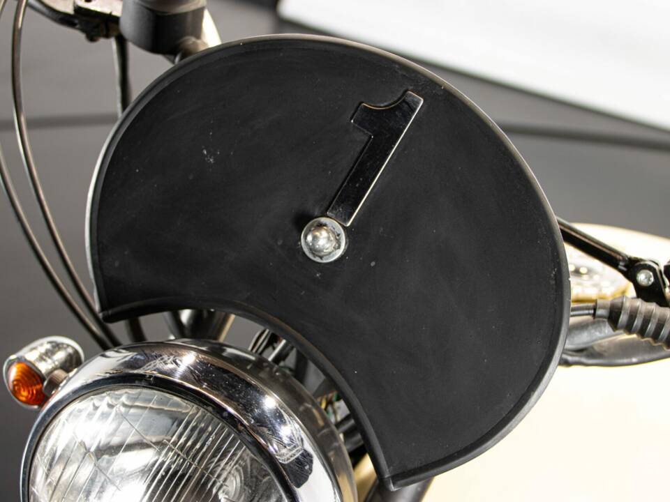Image 39/50 of Moto Guzzi V 35 Imola II (1983)