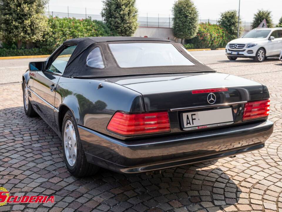 Image 5/18 of Mercedes-Benz 500 SL (1992)