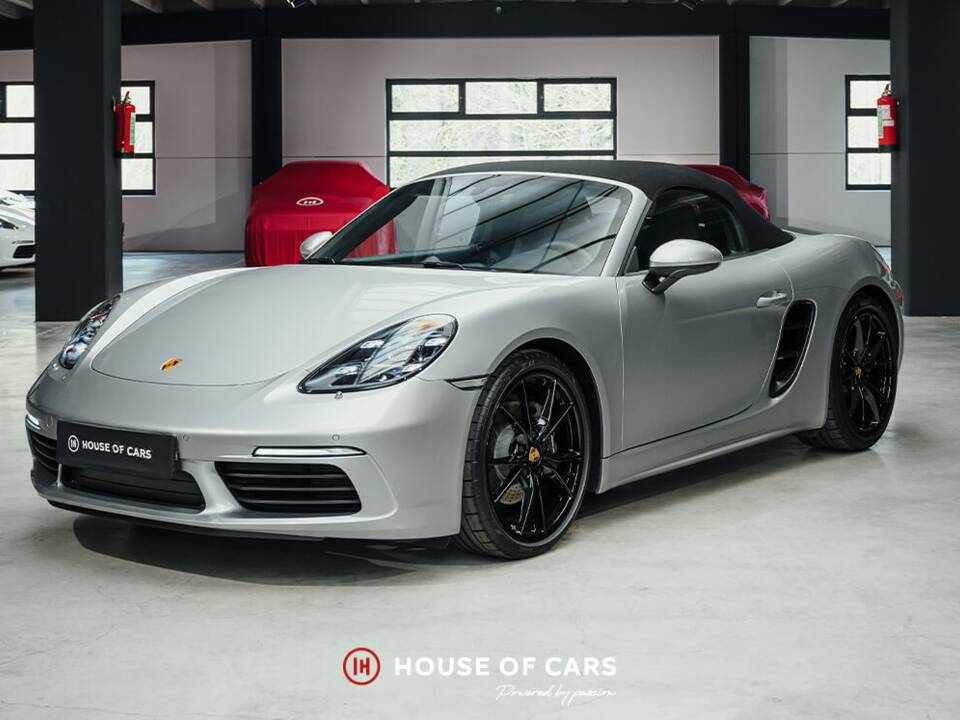 Image 2/25 of Porsche 718 Boxster (2023)