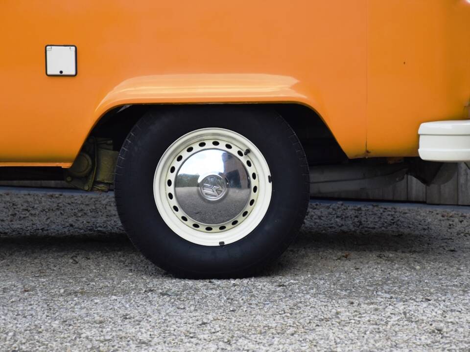 Image 20/49 of Volkswagen T2b Camper (1978)