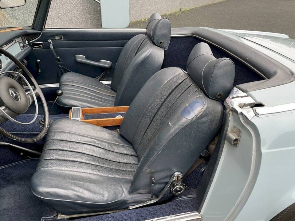 Image 21/36 of Mercedes-Benz 280 SL (1969)