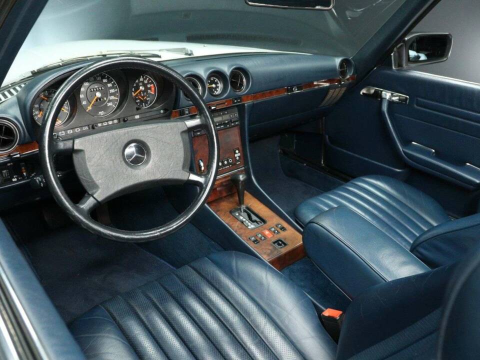 Image 13/30 of Mercedes-Benz 500 SL (1985)