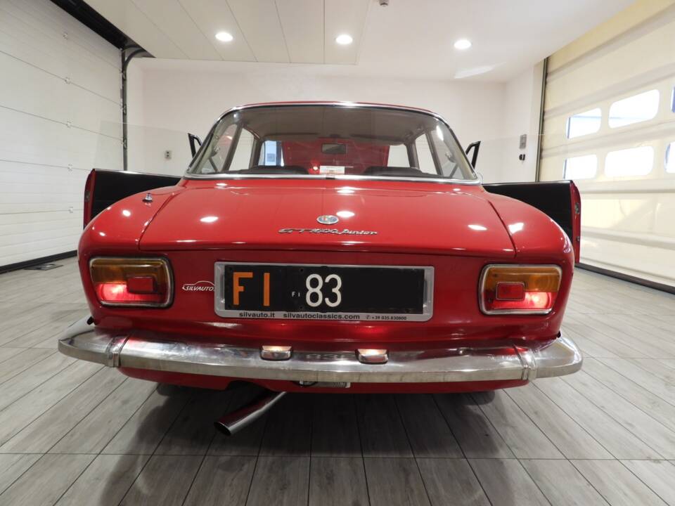 Image 13/15 of Alfa Romeo Giulia 1600 GT Junior (1975)