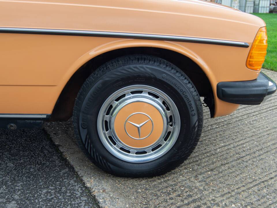 Image 27/32 of Mercedes-Benz 250 (1978)