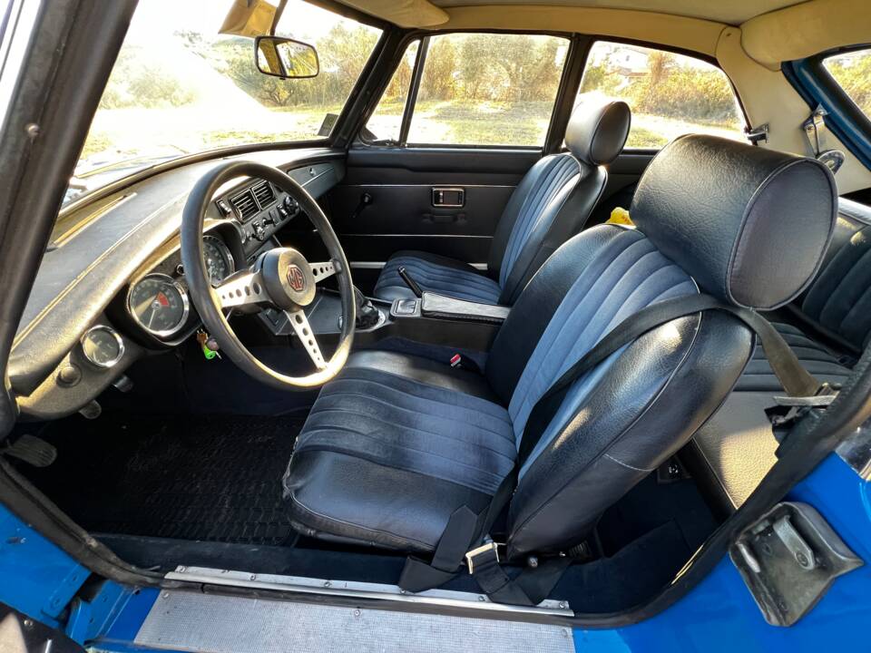 Image 28/50 of MG MGB GT (1972)
