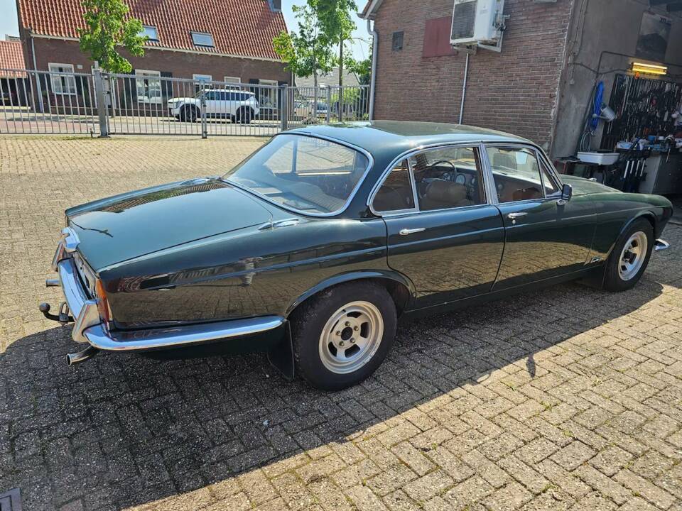Bild 14/14 von Jaguar XJ 6 4.2 (1973)