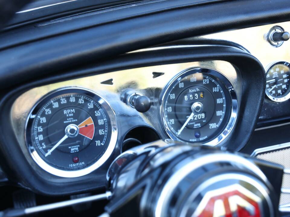 Image 28/50 de MG MGB (1966)