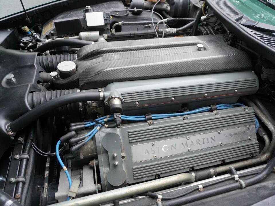 Image 17/19 of Aston Martin V8 Coupé (1996)