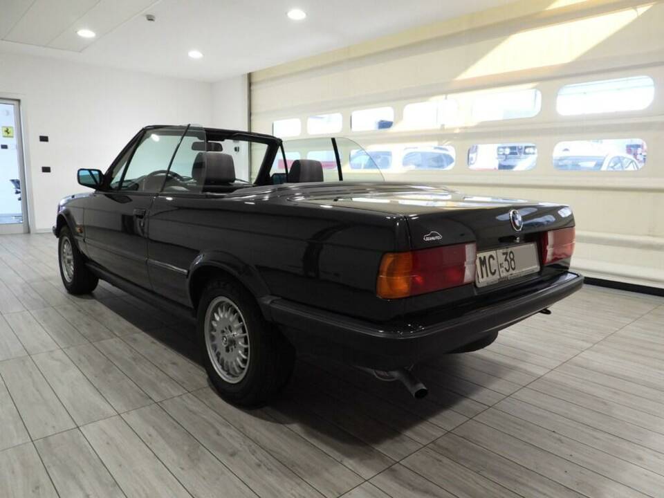 Image 3/14 of BMW 320i (1989)