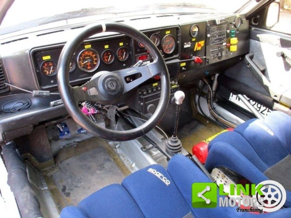 Bild 9/10 von Lancia Delta HF Integrale 16V (1992)