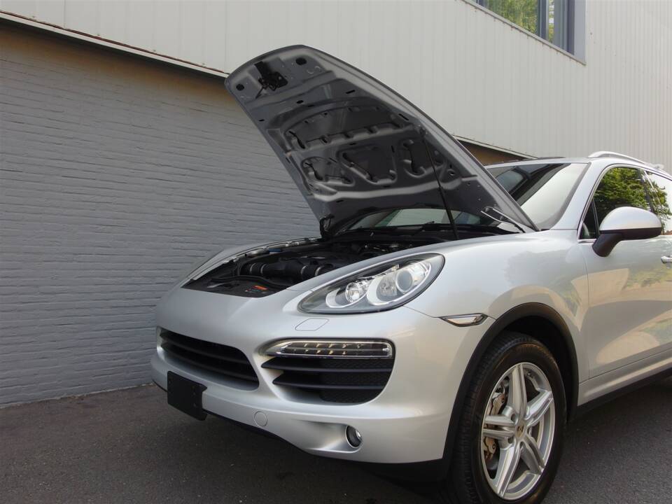 Image 84/98 of Porsche Cayenne S (2010)