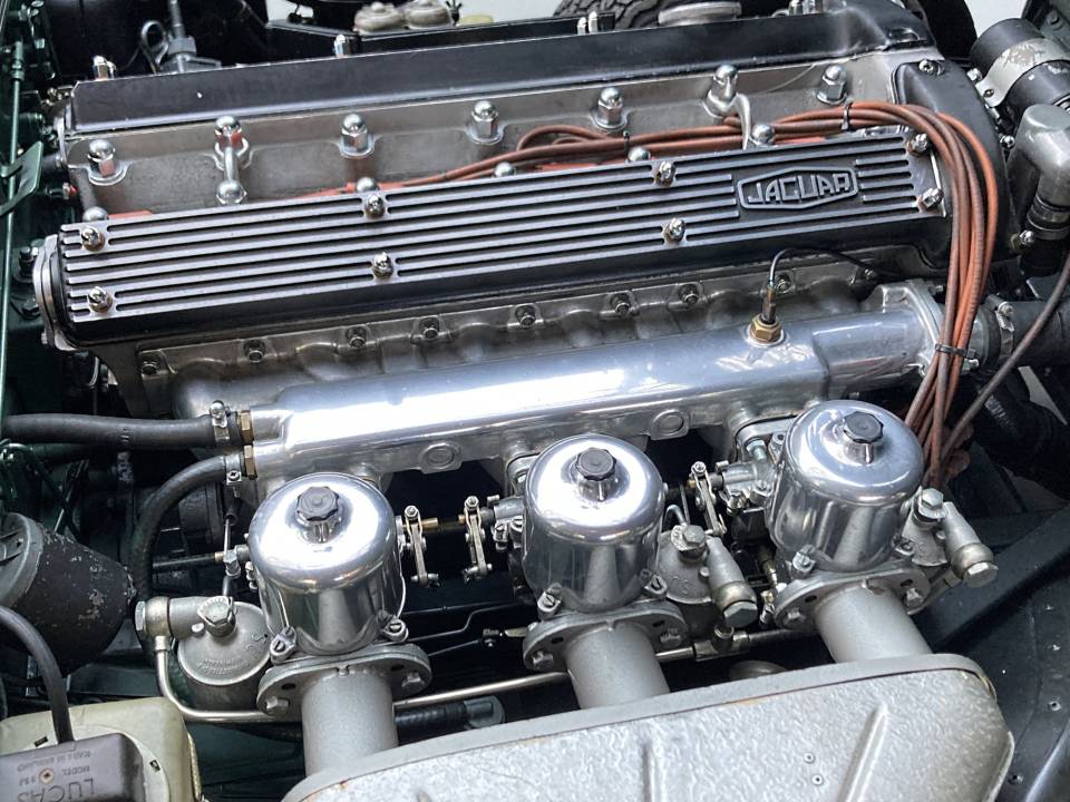 Image 27/29 of Jaguar E-Type (1969)