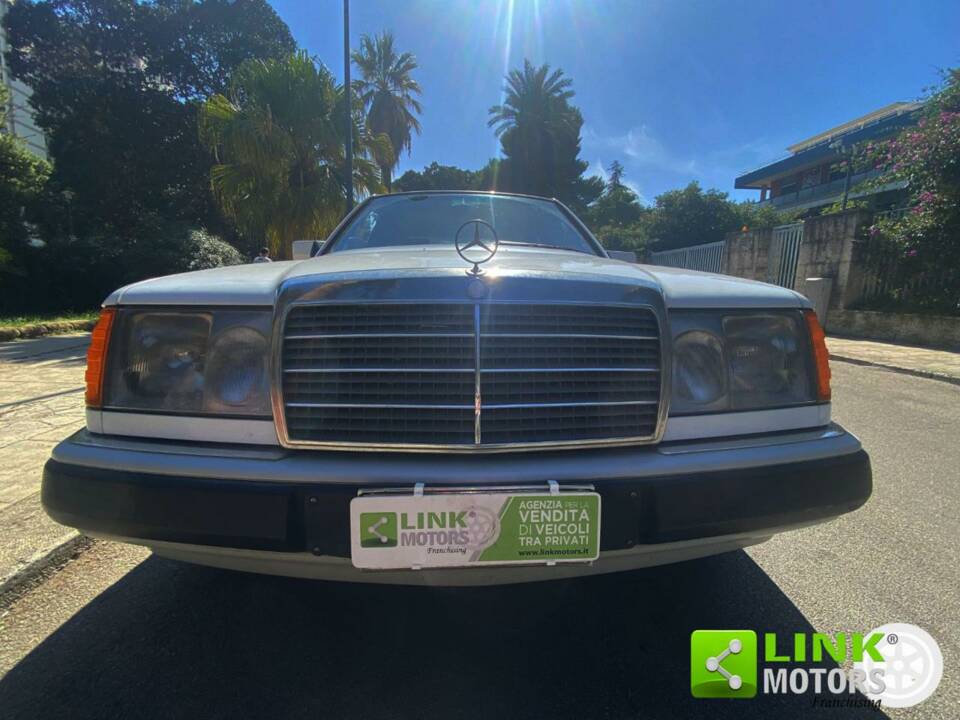 Image 8/48 of Mercedes-Benz E 200 (1991)