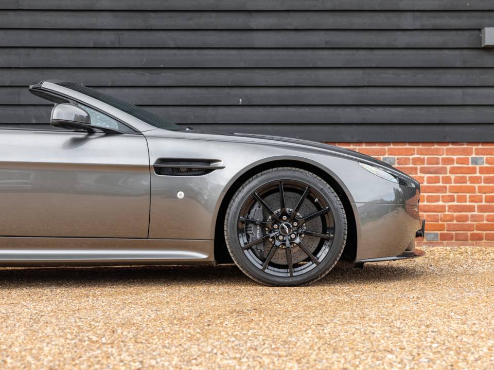 Image 14/50 de Aston Martin V12 Vantage AMR (2018)