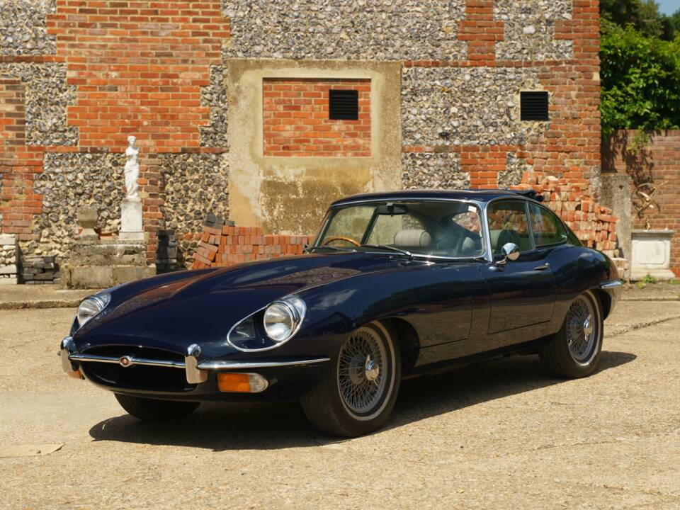 Image 10/35 de Jaguar E-Type (1968)
