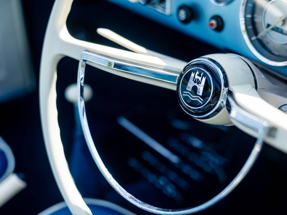 Image 43/50 of Volkswagen Karmann Ghia 1500 (1971)