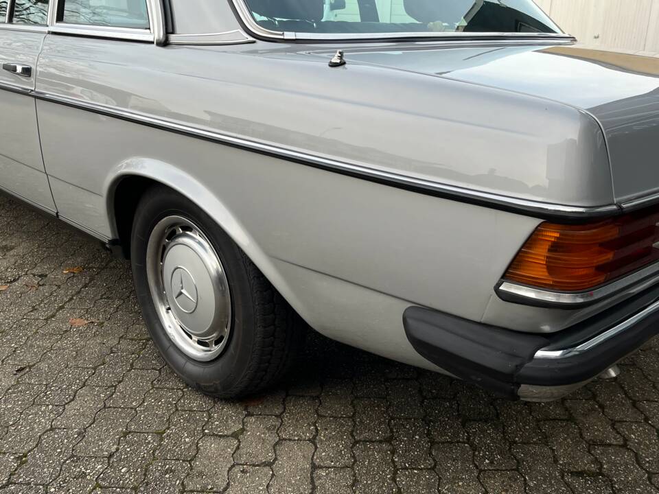 Bild 43/51 von Mercedes-Benz 300 D lang (1985)