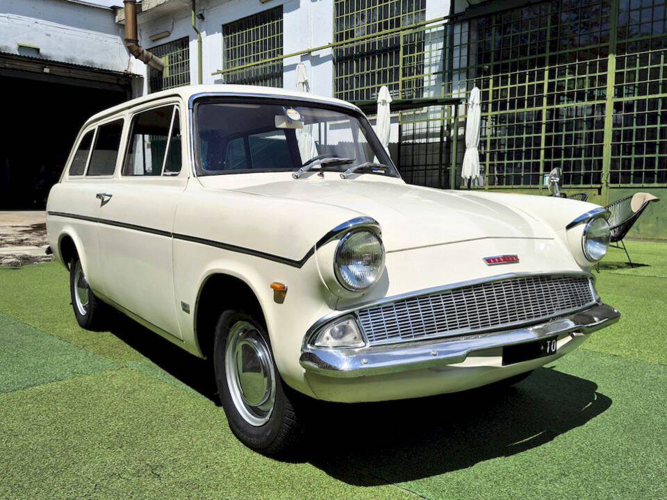 Image 8/63 of Ford Anglia (1965)