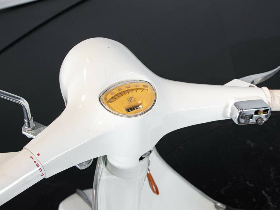 Image 41/50 of Piaggio Vespa 125 Super (1966)
