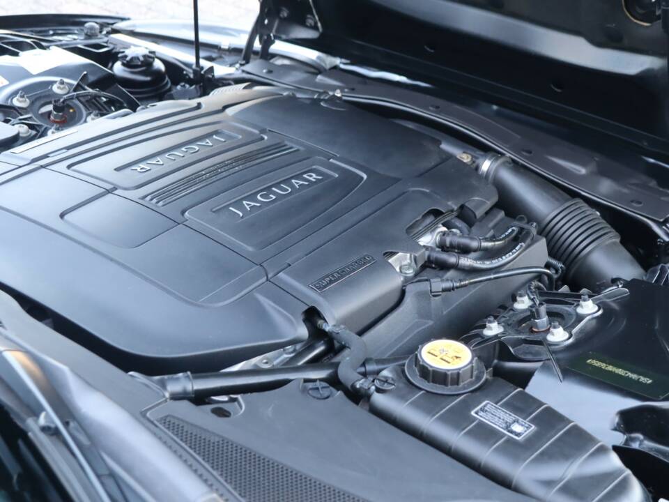 Image 14/50 of Jaguar XKR (2010)