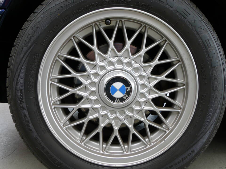 Image 20/37 of BMW 325i (1991)
