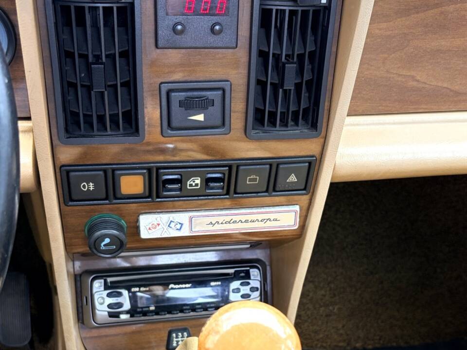 Afbeelding 7/23 van FIAT 124 Pininfarina Spidereuropa (1984)