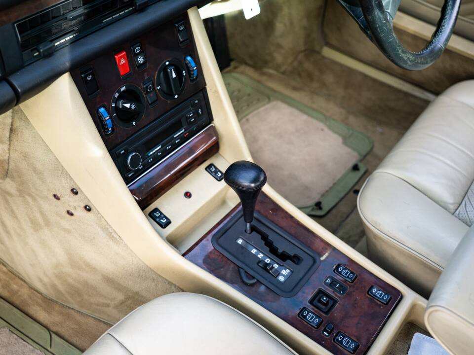 Bild 21/26 von Mercedes-Benz 500 SEC (1990)