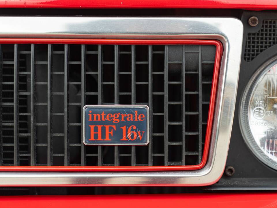 Image 26/50 of Lancia Delta HF Integrale 16V (1989)