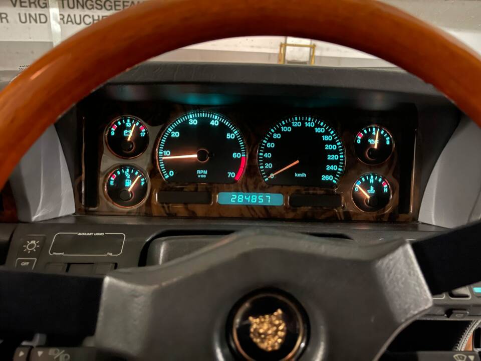 Image 4/6 de Jaguar XJ 40 4.0 (1991)