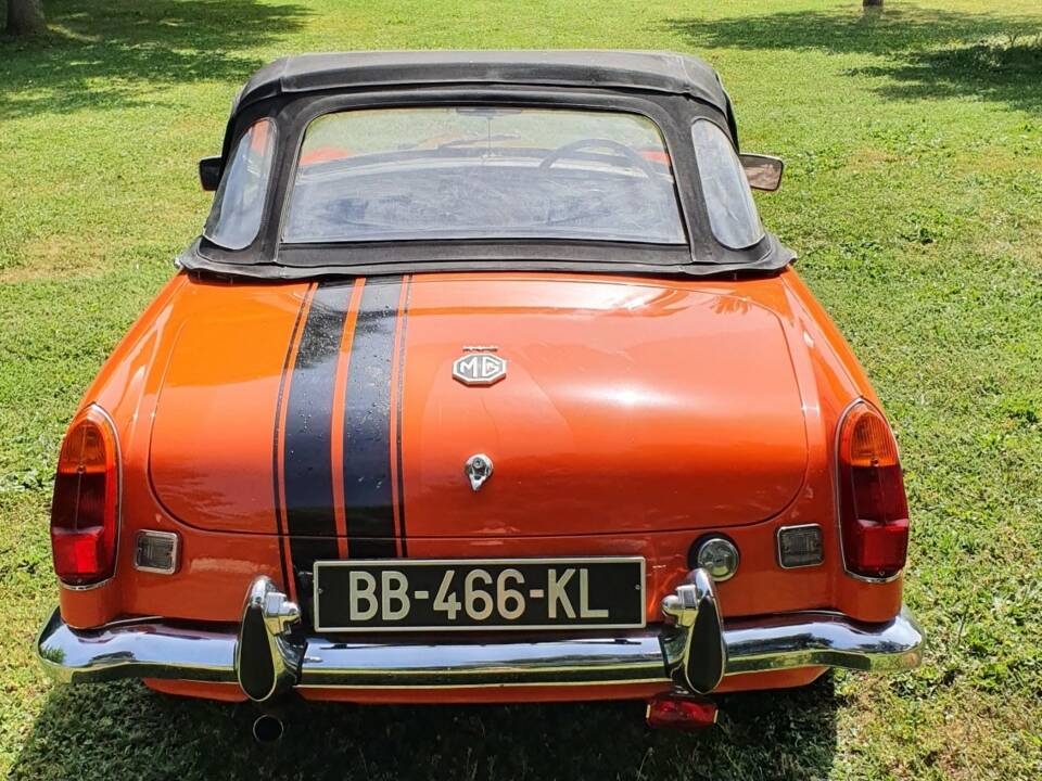 Bild 5/8 von MG MGB Lightweight Rennwagen (1972)