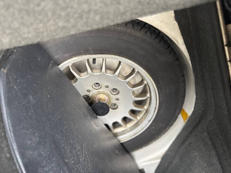 Bild 20/47 von BMW 528i (1986)