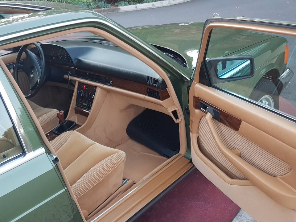 Bild 24/49 von Mercedes-Benz 280 SE (1982)