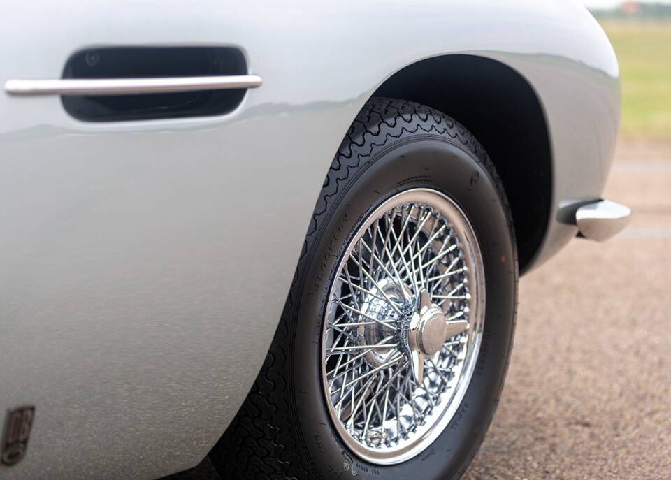 Image 9/23 of Aston Martin DB 6 (1969)