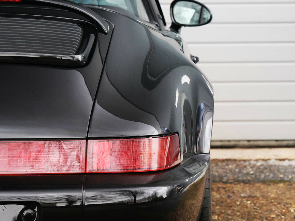 Image 25/57 of Porsche 911 Carrera 4 (1992)