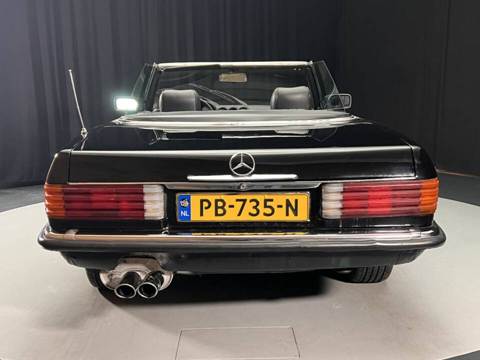 Image 7/8 de Mercedes-Benz 380 SL (1982)