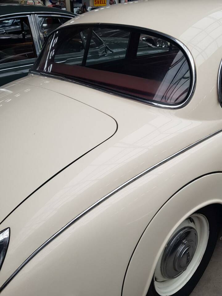 Image 21/35 of Jaguar Mk II 2.4 (1961)