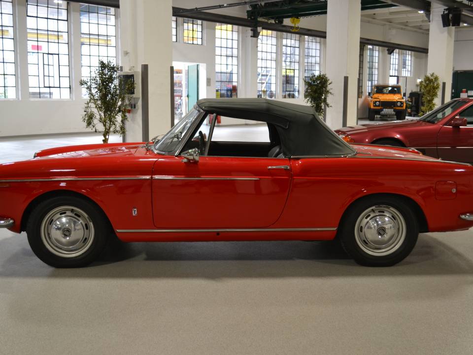 Image 2/17 of FIAT 1500 (1964)