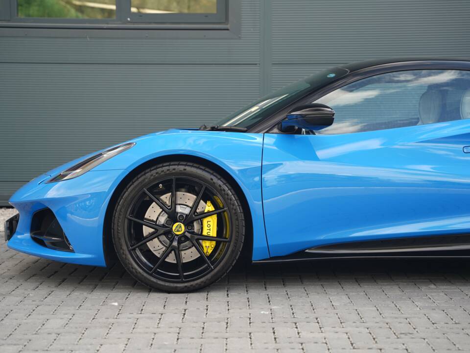 Image 9/50 of Lotus Emira "First Edition" (2022)