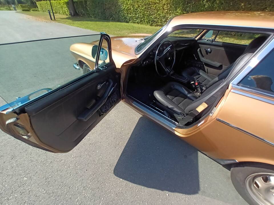 Image 38/73 of Volvo 1800 ES (1972)