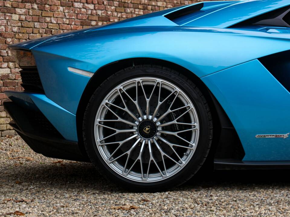 Image 37/50 of Lamborghini Aventador S (2018)