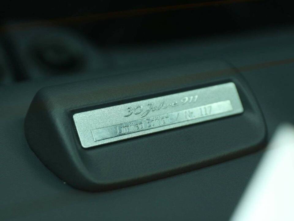 Afbeelding 33/50 van Porsche 911 Carrera 4 "30 Jahre 911" (1993)
